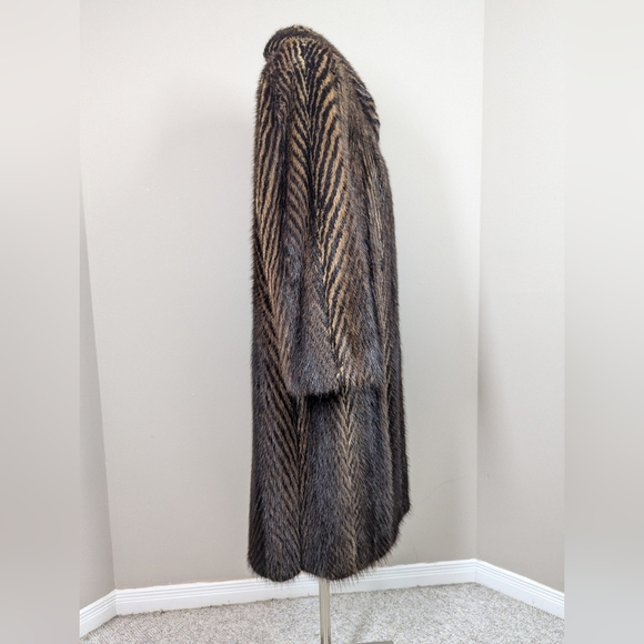 Vintage Montreal Fur Coat – Chevron Striped Let-Out Design, - Picture 8 of 13